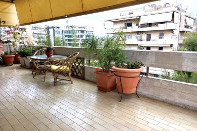 ΓΛΥΦΑΔΑ (Κέντρο), Ρετιπέ διαμέρισμα κοντά στην παραλία