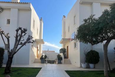 ΒΑΡΗ (Λαθούρίζα), Ανεξάρτητες κατοικίες με πισίνα κοινοχρησίας