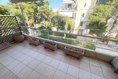 Varkiza (Alkyonides), Bright apartment close to the beach