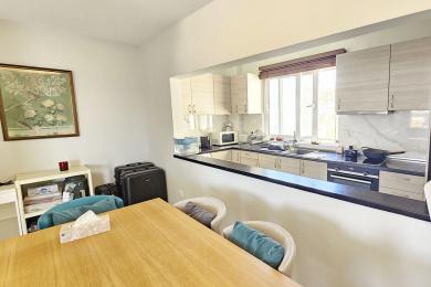 ΒΑΡΗ (Βάρκιζα), Ευρύχωρο, φωτεινό διαμέρισμα με άνετη βεράντα