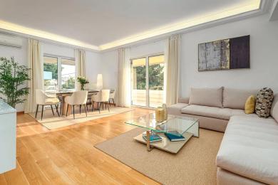 ΒΟΥΛΑ (Κάτω), Πολυτελώς ανακαινισμένο διαμέρισμα σε ωραία σημείο