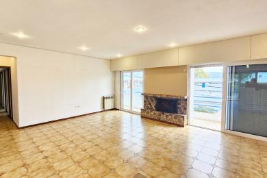 ΒΑΡΗ (Μηλαδέζα), Φωτεινό διαμέρισμα με άνετους χώρους