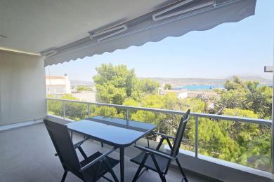 ΒΑΡΚΙΖΑ (Κέντρο), Ανακαινισμένο διαμέρισμα με θέα θάλασσα