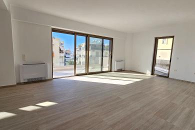 ΒΟΥΛΑ (Ευρυάλη), Πολυτελές οροφοδιαμέρισμα με ευρύχωρο μπαλκόνι