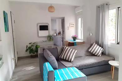 ΓΛΥΦΑΔΑ (Παραλία), Διαμέρισμα 43τ.μ, μπροστά στην παραλία