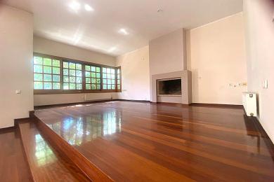 ΓΛΥΦΑΔΑ(Κάτω),Οροφοδιαμέρισμα 166τ.μ , σε ήσυχο σημείο