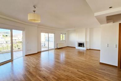 ΒΟΥΛΑ(Ευρυάλη), Πολυτελές, ευρύχωρο διαμέρισμα σε ήσυχη γειτονιά